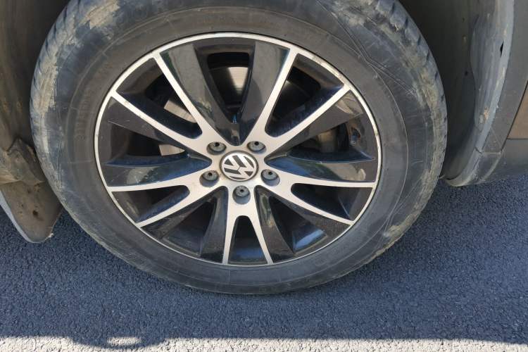 Used Volkswagen Tiguan 2015 1.8TSI Automatic Two-Wheel Drive Luxury Model Right Front Wheel Hub