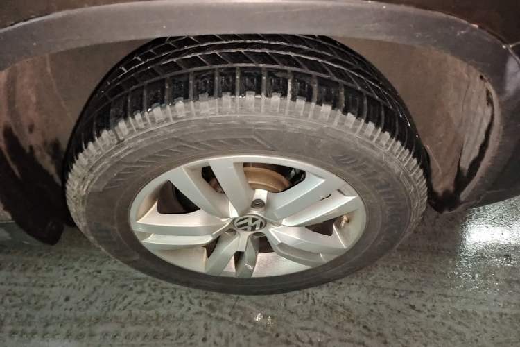 Used Volkswagen Tiguan 2015 1.8TSI Automatic Two-Wheel Drive Trend Edition Right Front Wheel Hub