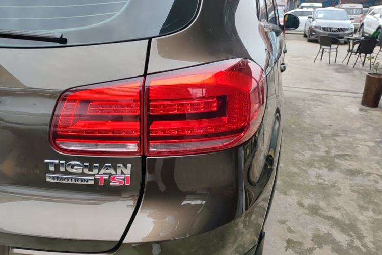 Used Volkswagen Tiguan 2015 2.0 TSI Automatic All-Wheel Drive Luxury Edition Right Rear Taillight
