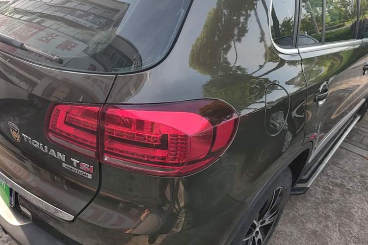 Used Volkswagen Tiguan 2015 1.8TSI Automatic All-Wheel-Drive Luxury Model Right Rear Taillight