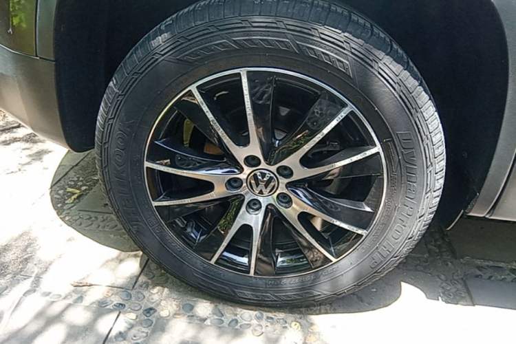 Used Volkswagen Tiguan 2015 2.0 TSI Automatic All-Wheel Drive Luxury Edition Right Rear Wheel Hub