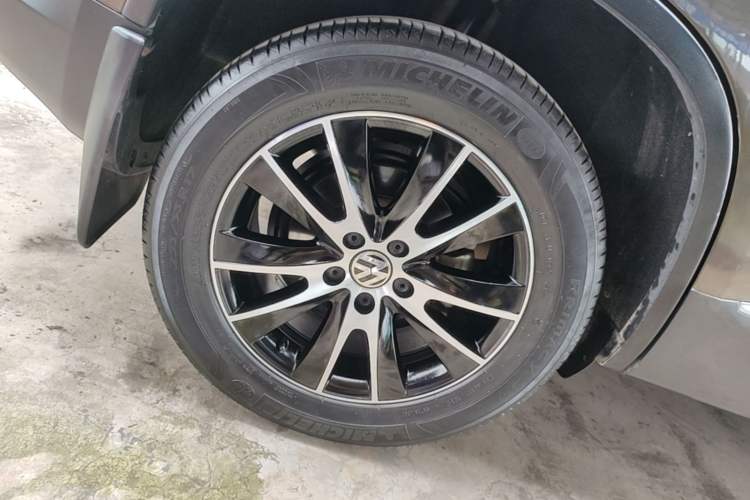 Used Volkswagen Tiguan 2015 2.0 TSI Automatic All-Wheel Drive Luxury Edition Right Rear Wheel Hub