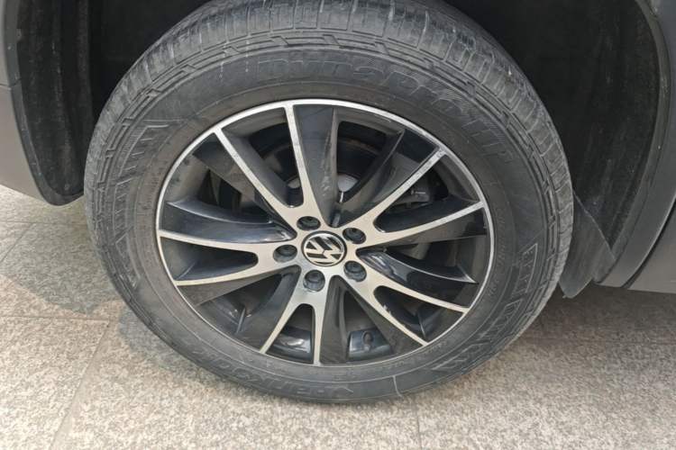 Used Volkswagen Tiguan 2015 2.0 TSI Automatic All-Wheel Drive Luxury Edition Right Rear Wheel Hub