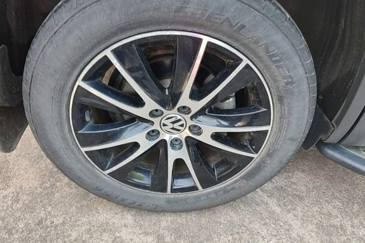 Used Volkswagen Tiguan 2015 1.8TSI Automatic All-Wheel-Drive Luxury Model Right Rear Wheel Hub