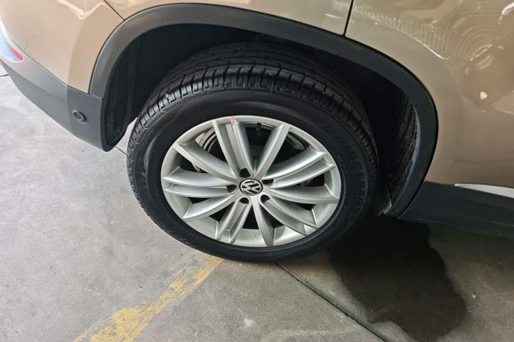 Used Volkswagen Tiguan 2015 2.0 TSI Comfort Edition Right Rear Wheel Hub