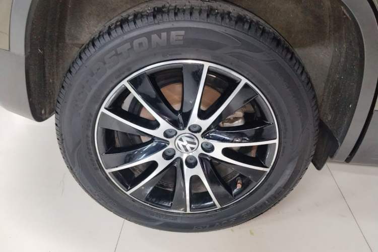 Used Volkswagen Tiguan 2015 1.8TSI Automatic All-Wheel-Drive Luxury Model Right Rear Wheel Hub