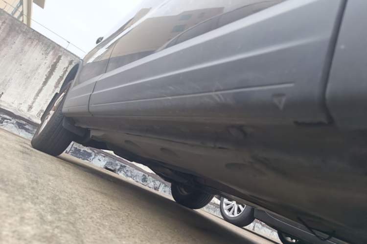Used Volkswagen Tiguan 2015 1.8TSI Automatic Two-Wheel Drive Trend Edition Right Side Sill