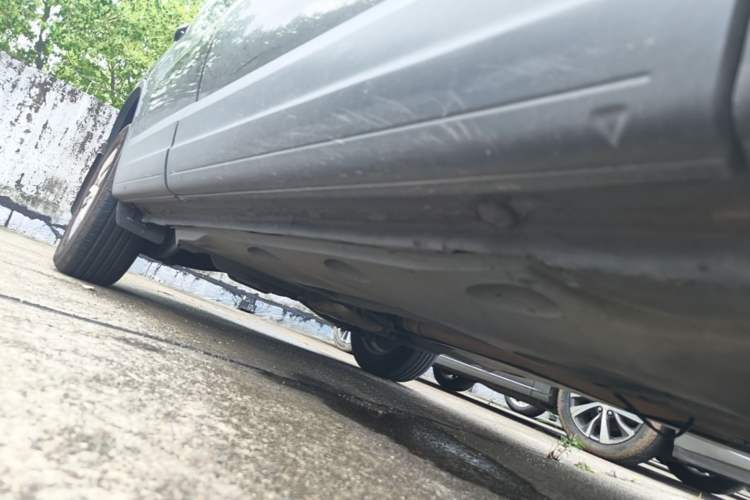 Used Volkswagen Tiguan 2015 1.8TSI Automatic Two-Wheel Drive Trend Edition Right Side Sill