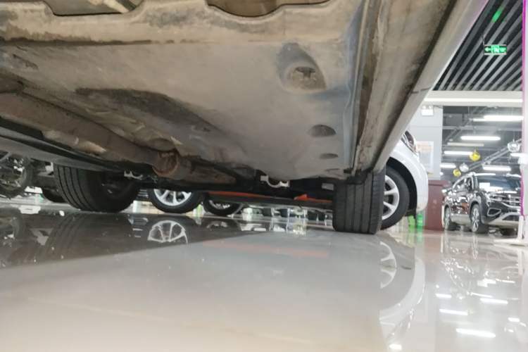 Used Volkswagen Tiguan 2015 1.8TSI Automatic All-Wheel-Drive Luxury Model Right Side Sill
