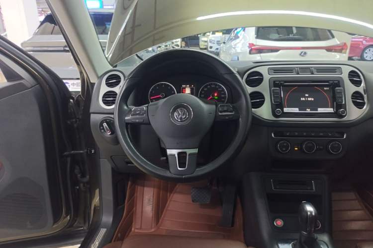 Used Volkswagen Tiguan 2015 1.8TSI Automatic All-Wheel-Drive Luxury Model Steering Wheel