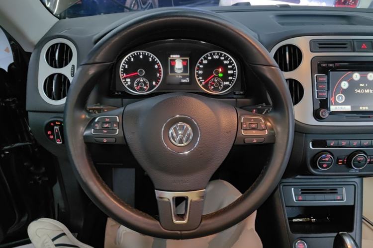 Used Volkswagen Tiguan 2015 1.8TSI Automatic Two-Wheel Drive Luxury Model Steering Wheel