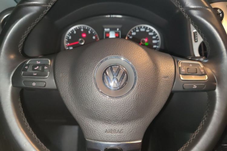 Used Volkswagen Tiguan 2015 1.8TSI Automatic Two-Wheel Drive Luxury Model Steering Wheel