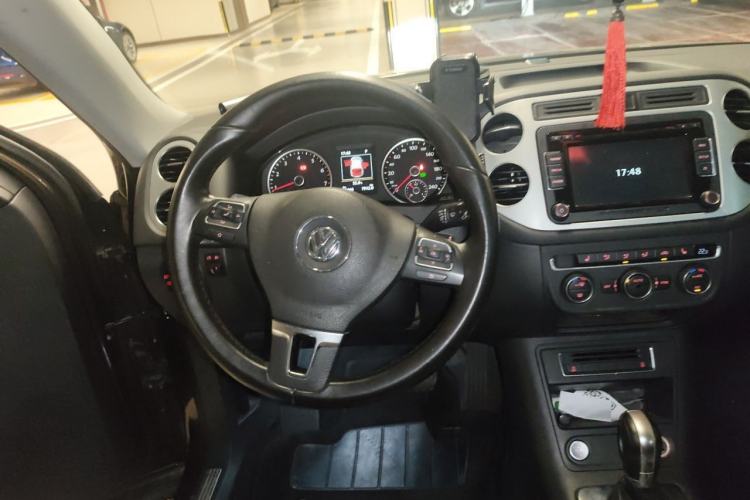 Used Volkswagen Tiguan 2015 1.8TSI Automatic Two-Wheel Drive Luxury Model Steering Wheel