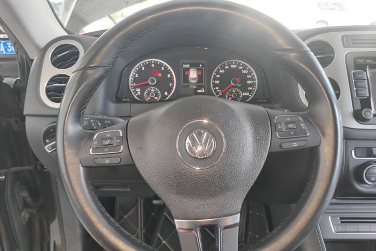 Used Volkswagen Tiguan 2015 1.8TSI Automatic Two-Wheel Drive Luxury Model Steering Wheel