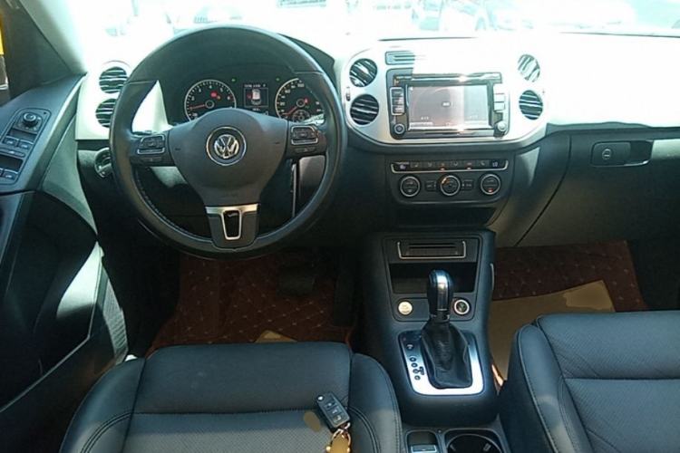 Used Volkswagen Tiguan 2015 2.0 TSI Automatic All-Wheel Drive Luxury Edition Steering Wheel