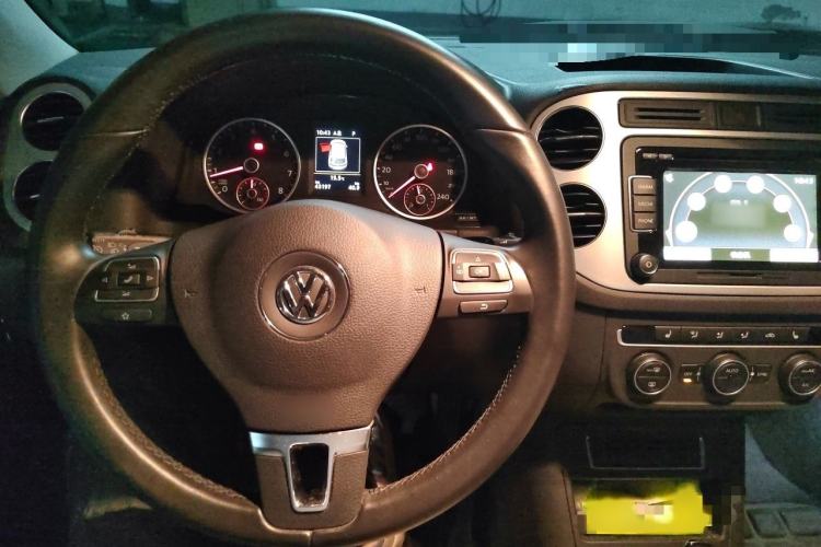 Used Volkswagen Tiguan 2015 1.8TSI Automatic Two-Wheel Drive Luxury Model Steering Wheel