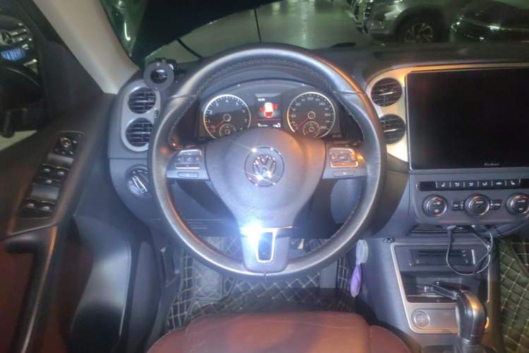 Used Volkswagen Tiguan 2015 1.8TSI Automatic Two-Wheel Drive Luxury Model Steering Wheel
