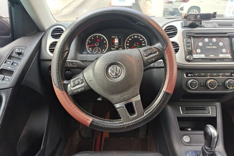 Used Volkswagen Tiguan 2015 1.8TSI Automatic All-Wheel-Drive Luxury Model Steering Wheel