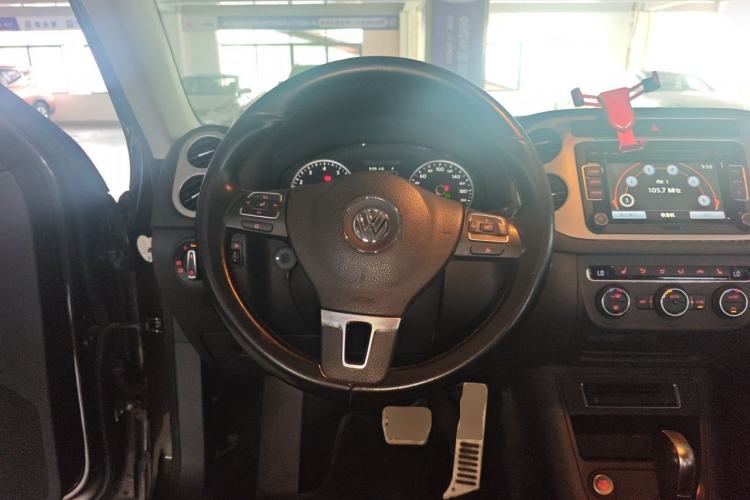 Used Volkswagen Tiguan 2015 1.8TSI Automatic Two-Wheel Drive Luxury Model Steering Wheel