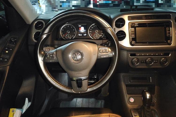 Used Volkswagen Tiguan 2015 2.0 TSI Automatic All-Wheel Drive Luxury Edition Steering Wheel