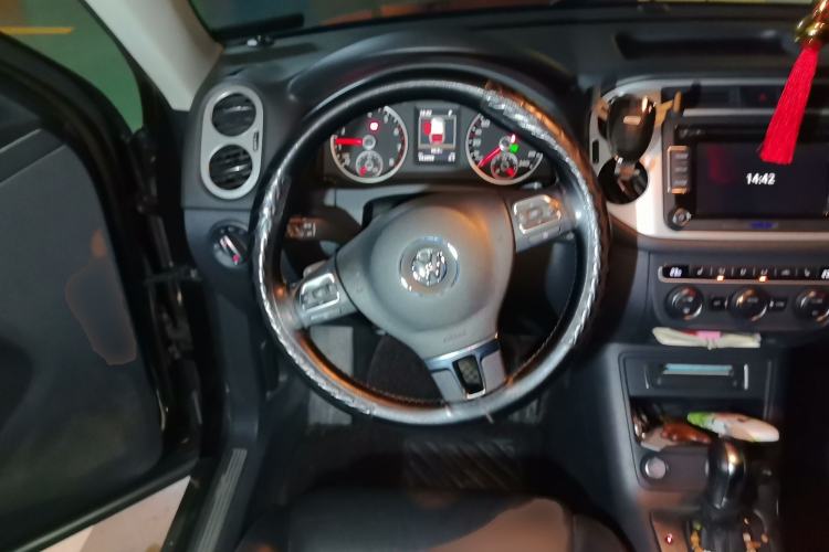 Used Volkswagen Tiguan 2015 1.8TSI Automatic Two-Wheel Drive Luxury Model Steering Wheel