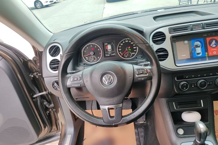 Used Volkswagen Tiguan 2015 2.0 TSI Automatic All-Wheel Drive Luxury Edition Steering Wheel
