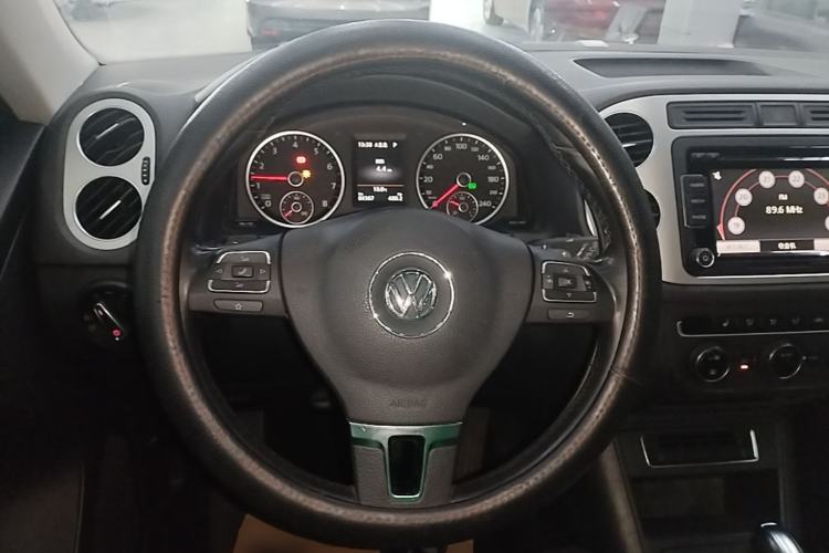 Used Volkswagen Tiguan 2015 1.8TSI Automatic Two-Wheel Drive Luxury Model Steering Wheel