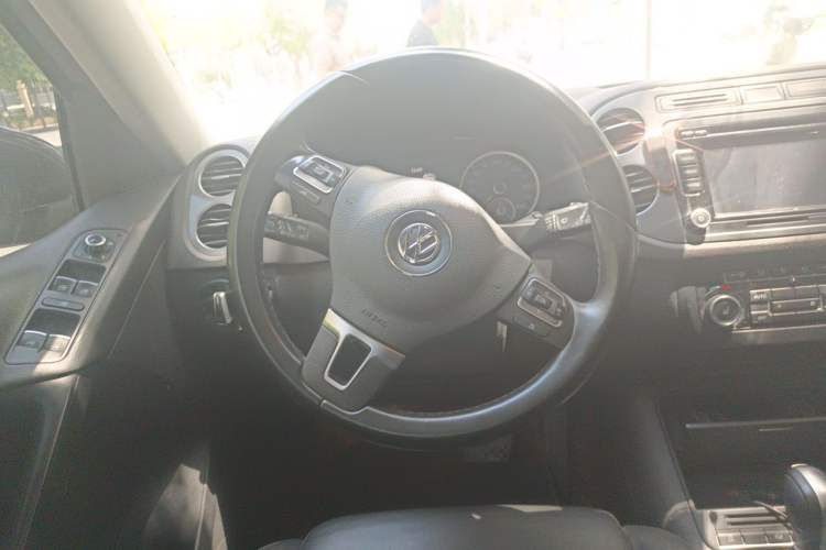 Used Volkswagen Tiguan 2015 2.0 TSI Comfort Edition Steering Wheel