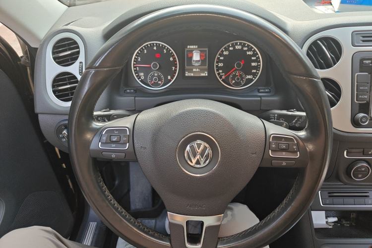 Used Volkswagen Tiguan 2015 1.8TSI Automatic Two-Wheel Drive Luxury Model Steering Wheel