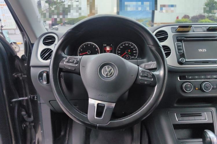 Used Volkswagen Tiguan 2015 1.8TSI Automatic Two-Wheel Drive Luxury Model Steering Wheel