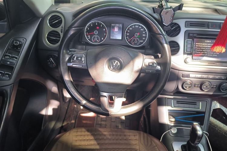Used Volkswagen Tiguan 2015 1.8TSI Automatic Two-Wheel Drive Luxury Model Steering Wheel