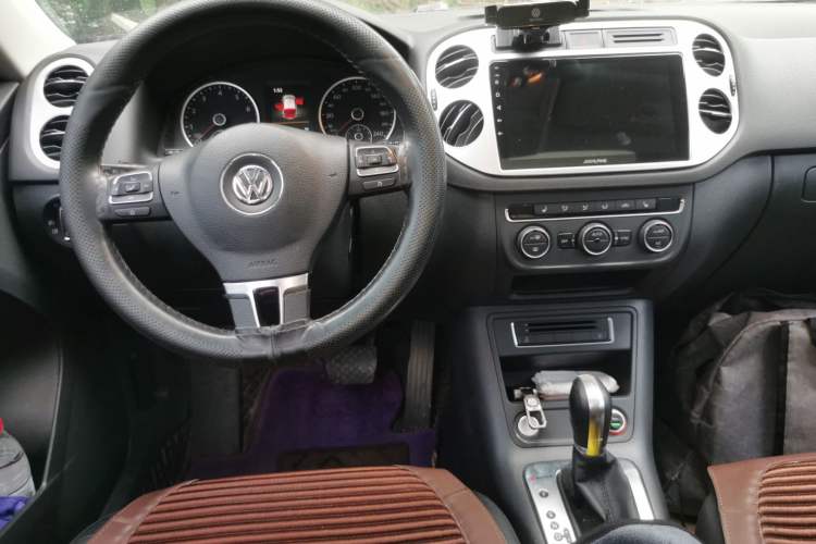 Used Volkswagen Tiguan 2015 1.8TSI Automatic All-Wheel-Drive Luxury Model Steering Wheel