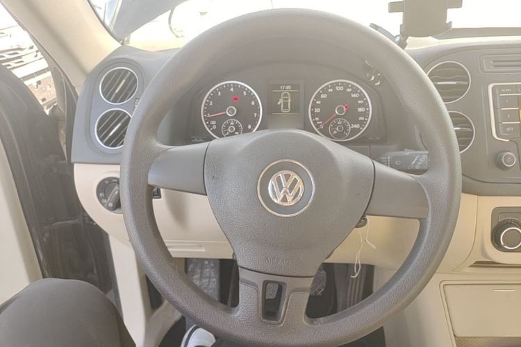 Used Volkswagen Tiguan 2015 1.8TSI Manual Two-Wheel Drive Fashion Edition Steering Wheel