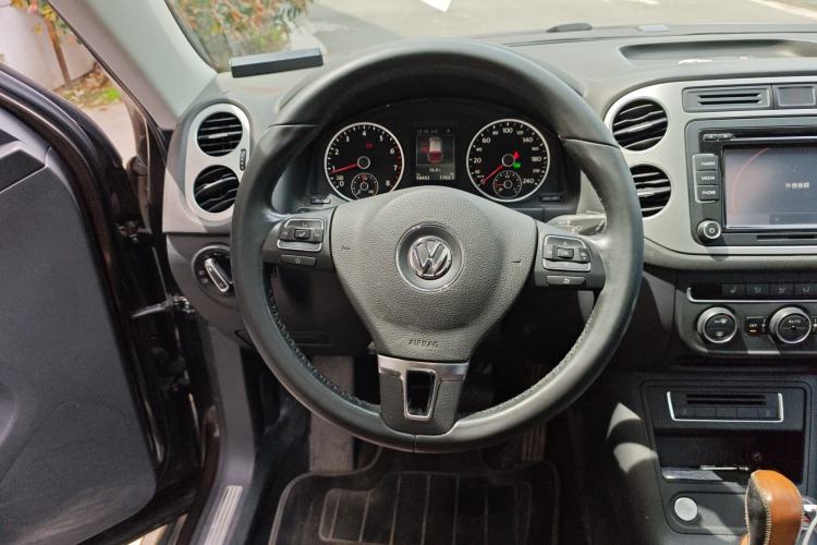 Used Volkswagen Tiguan 2015 1.8TSI Automatic Two-Wheel Drive Luxury Model Steering Wheel