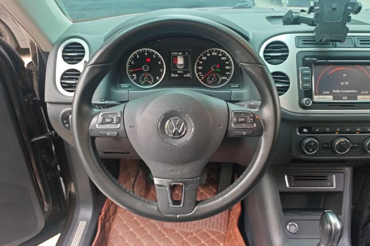 Used Volkswagen Tiguan 2015 2.0 TSI Automatic All-Wheel Drive Luxury Edition Steering Wheel