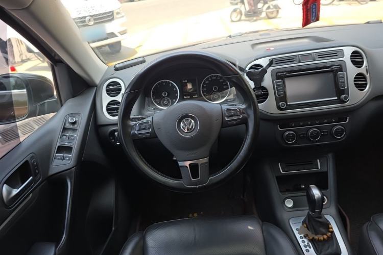 Used Volkswagen Tiguan 2015 1.8TSI Automatic All-Wheel-Drive Luxury Model Steering Wheel