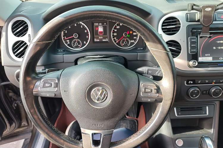 Used Volkswagen Tiguan 2015 1.8TSI Automatic All-Wheel-Drive Luxury Model Steering Wheel