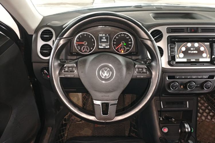 Used Volkswagen Tiguan 2015 1.8TSI Automatic Two-Wheel Drive Luxury Model Steering Wheel