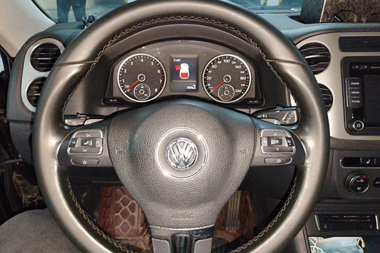 Used Volkswagen Tiguan 2015 1.8TSI Automatic Two-Wheel Drive Luxury Model Steering Wheel