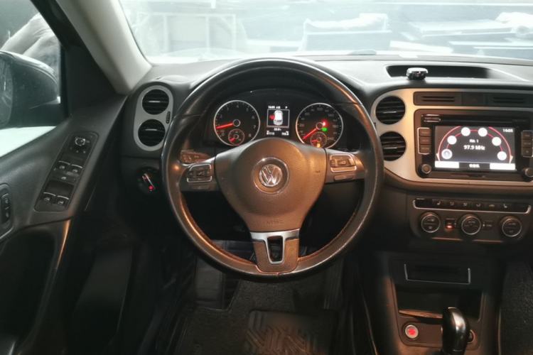 Used Volkswagen Tiguan 2015 1.8TSI Automatic Two-Wheel Drive Luxury Model Steering Wheel