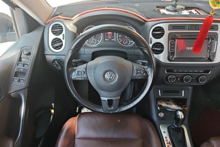 Used Volkswagen Tiguan 2015 1.8TSI Automatic Two-Wheel Drive Luxury Model Steering Wheel