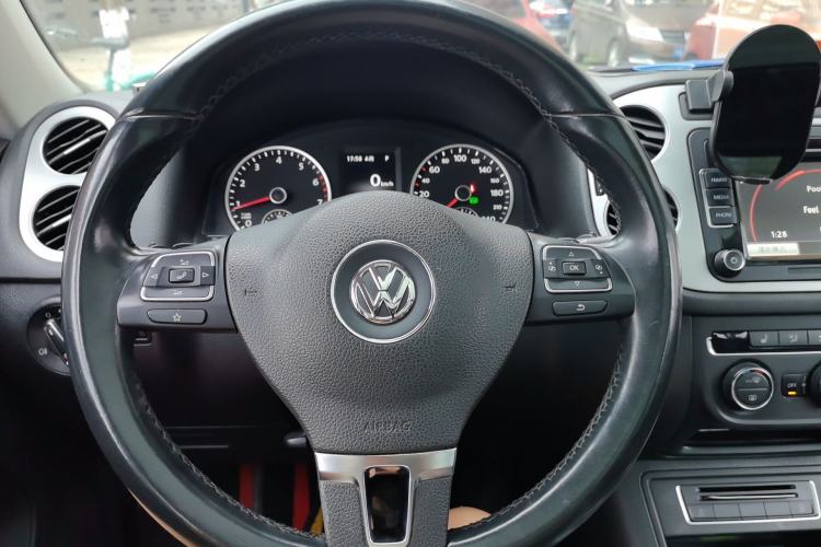 Used Volkswagen Tiguan 2015 1.8TSI Automatic Two-Wheel Drive Luxury Model Steering Wheel