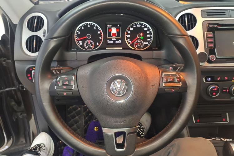 Used Volkswagen Tiguan 2015 1.8TSI Automatic Two-Wheel Drive Luxury Model Steering Wheel
