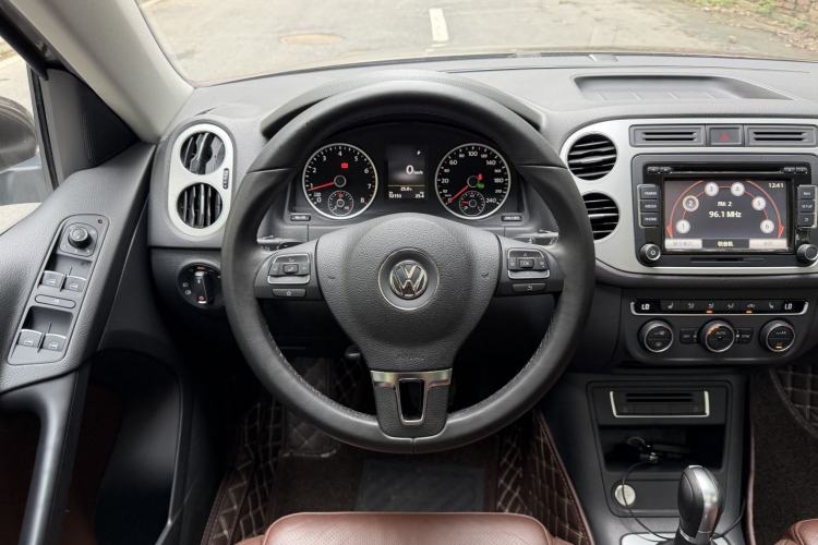 Used Volkswagen Tiguan 2015 1.8TSI Automatic Two-Wheel Drive Luxury Model Steering Wheel