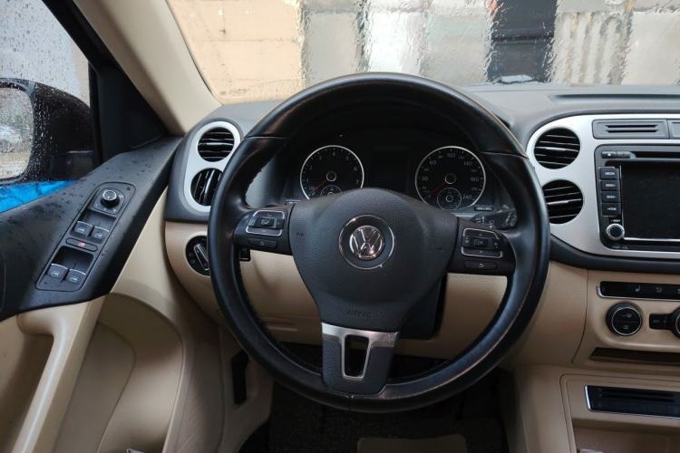 Used Volkswagen Tiguan 2015 1.8TSI Automatic Two-Wheel Drive Luxury Model Steering Wheel
