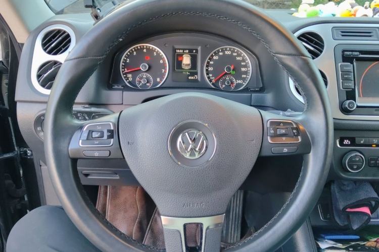Used Volkswagen Tiguan 2015 1.8TSI Automatic All-Wheel-Drive Luxury Model Steering Wheel