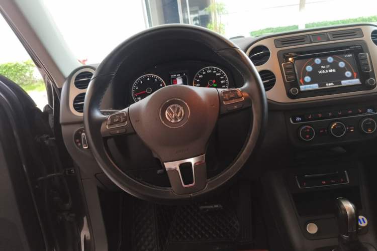 Used Volkswagen Tiguan 2015 2.0 TSI Automatic All-Wheel Drive Flagship Edition Steering Wheel