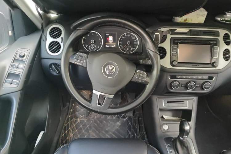 Used Volkswagen Tiguan 2015 1.8TSI Automatic Two-Wheel Drive Luxury Model Steering Wheel