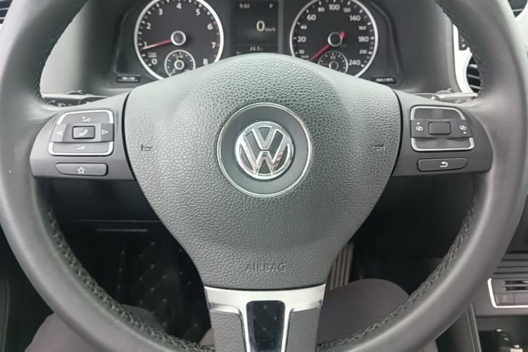 Used Volkswagen Tiguan 2015 1.8TSI Automatic Two-Wheel Drive Luxury Model Steering Wheel