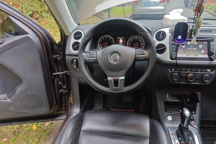 Used Volkswagen Tiguan 2015 1.8TSI Automatic Two-Wheel Drive Luxury Model Steering Wheel
